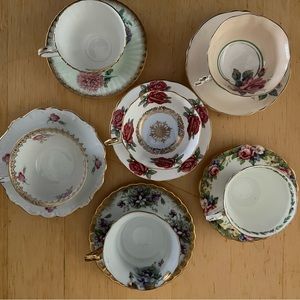Fine bone china teacups & saucers